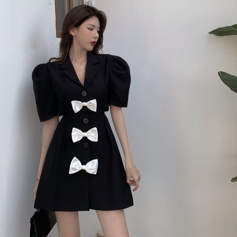 bộ thời trang ۩suit dress nữ nơ tay phồng ngắn màu trắng váy mùa hè 2021 cổ điển Pháp mới