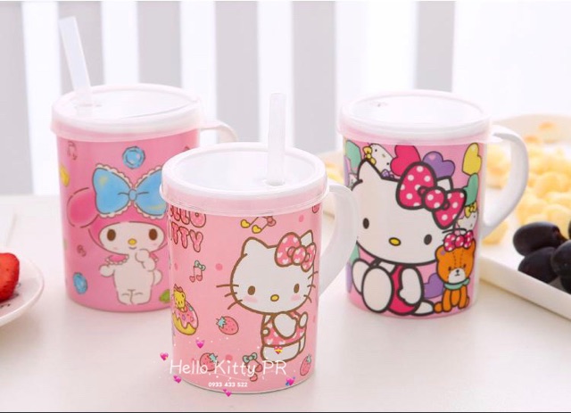 Ly quai có nắp Hello Kitty - Doremon