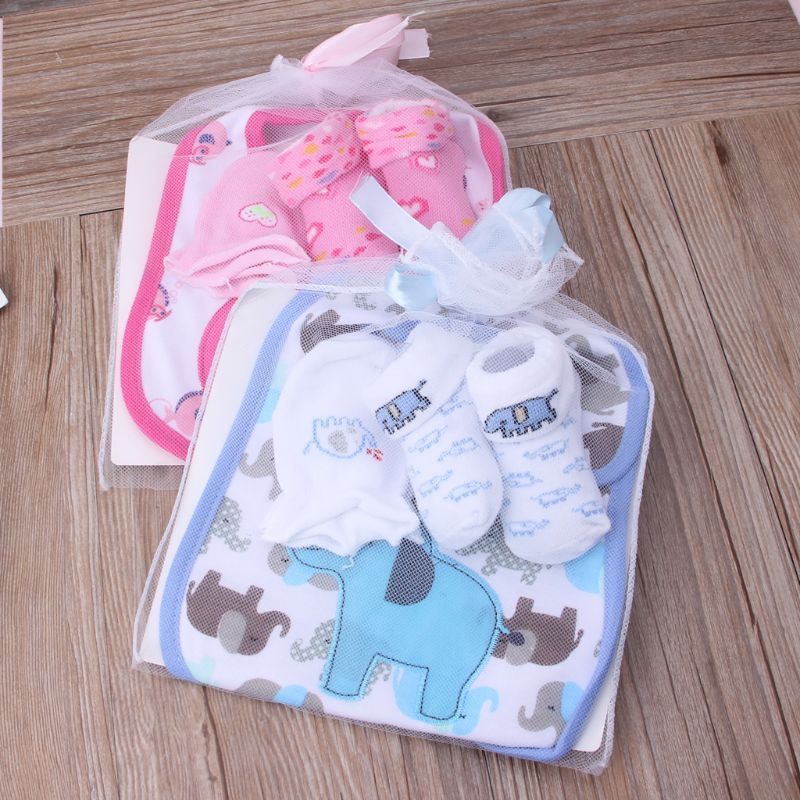 Set yếm ăn cotton + tất chân dễ thương cho bé