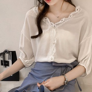 Áo kiểu tay lỡ cổ chữ V phối ren hoa dễ phối quần áo