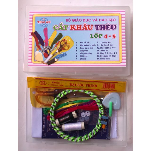 Bộ thực hành cắt khâu thêu lớp 4 và 5.