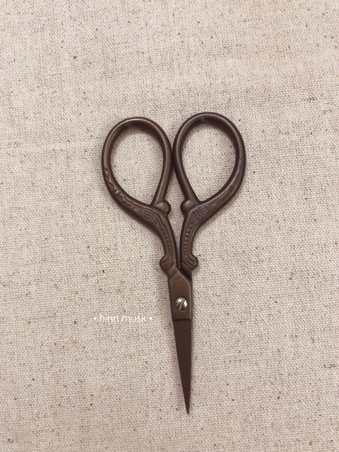 Kéo cắt chỉ len vintage basic