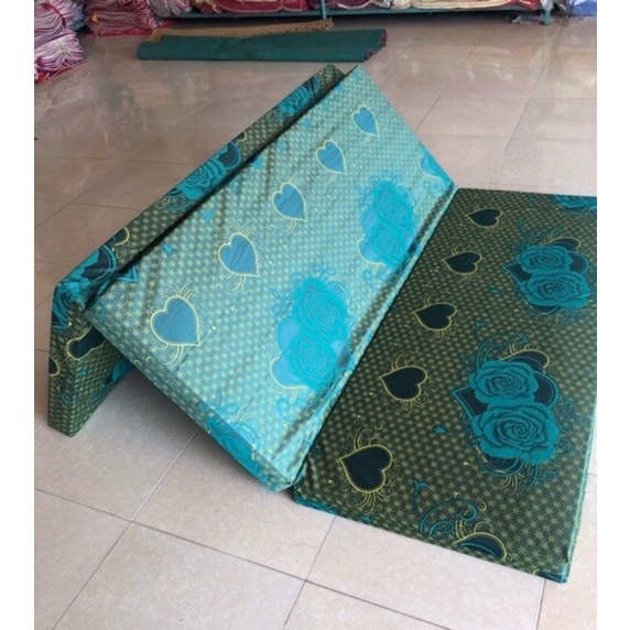 Đệm xốp PE kt 1m6x2m 3 tấm gấp gọn đủ mọi độ dày sản xuất từ chất liệu xốp nhân tạo