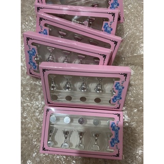 đế cờ dán móng trưng bày