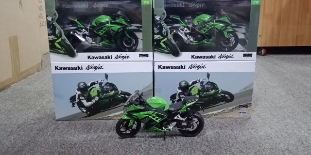 Xe Mô Hình Kawasaki Ninja 1:12 Joycity ( Xanh Đen )