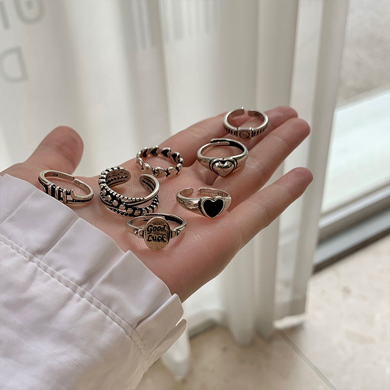 Set 7 nhẫn AY trang trí trái tim chữ thập màu đen thời trang dành cho nữ