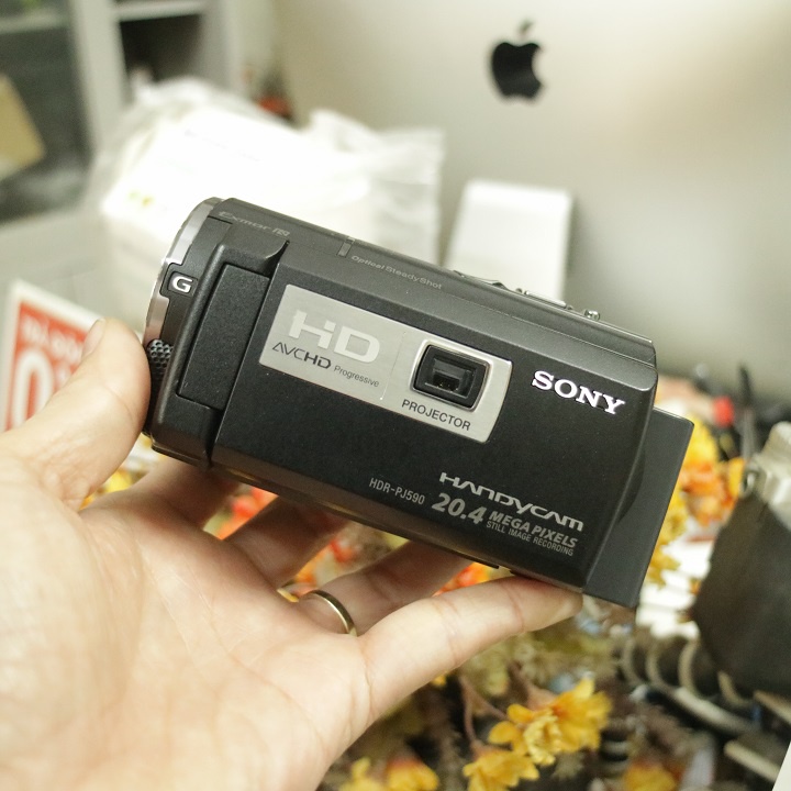 Máy quay phim cao cấp Sony PJ590V quay chụp nét