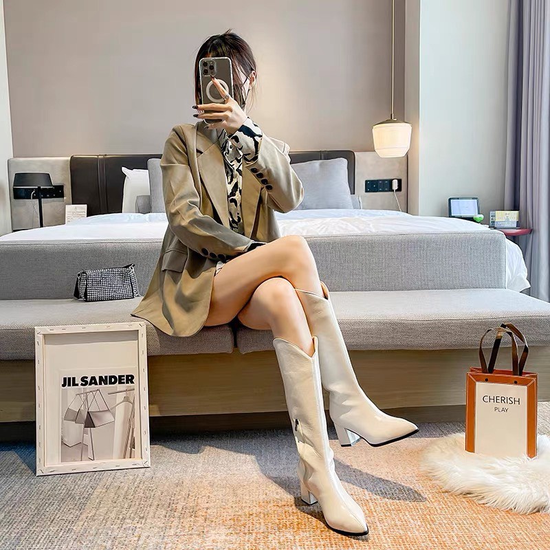 [ Sẵn đen sz 38 ] Order Boots cổ V cao nâng gót 6cm dành cho các bạn gái vào năm 2021 này | BigBuy360 - bigbuy360.vn