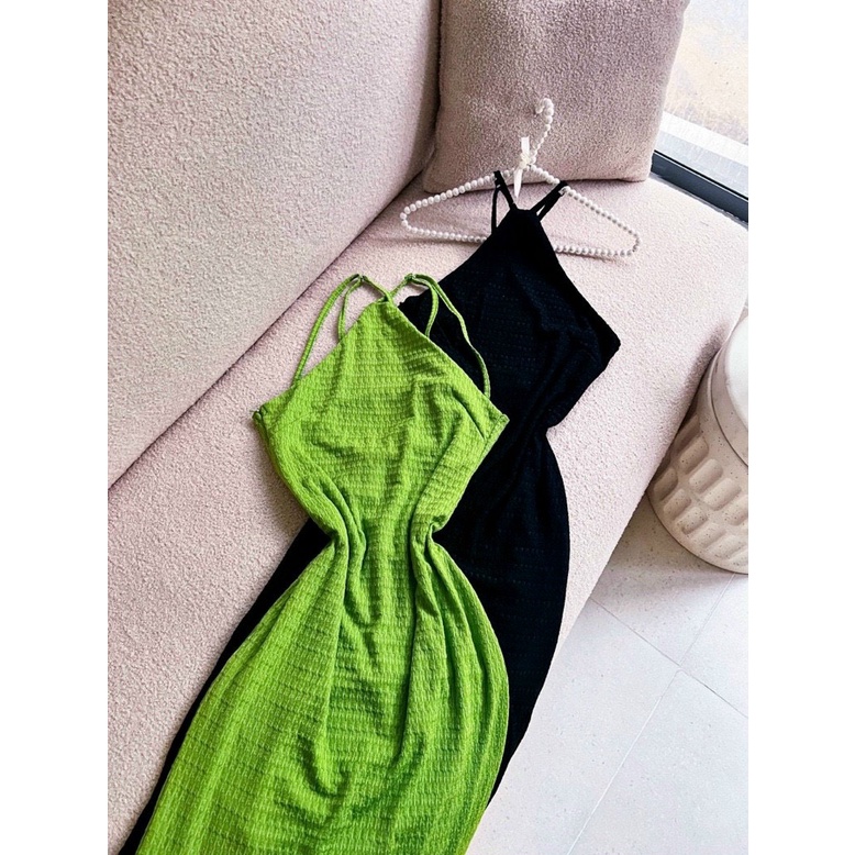 Đầm yếm xốp dáng dài ôm body 4 dây chéo lưng cực xinh , chất thun xốp mềm mát tv