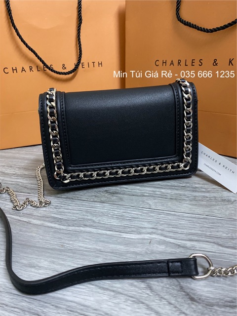 - Túi CnK viền xích có sẵn