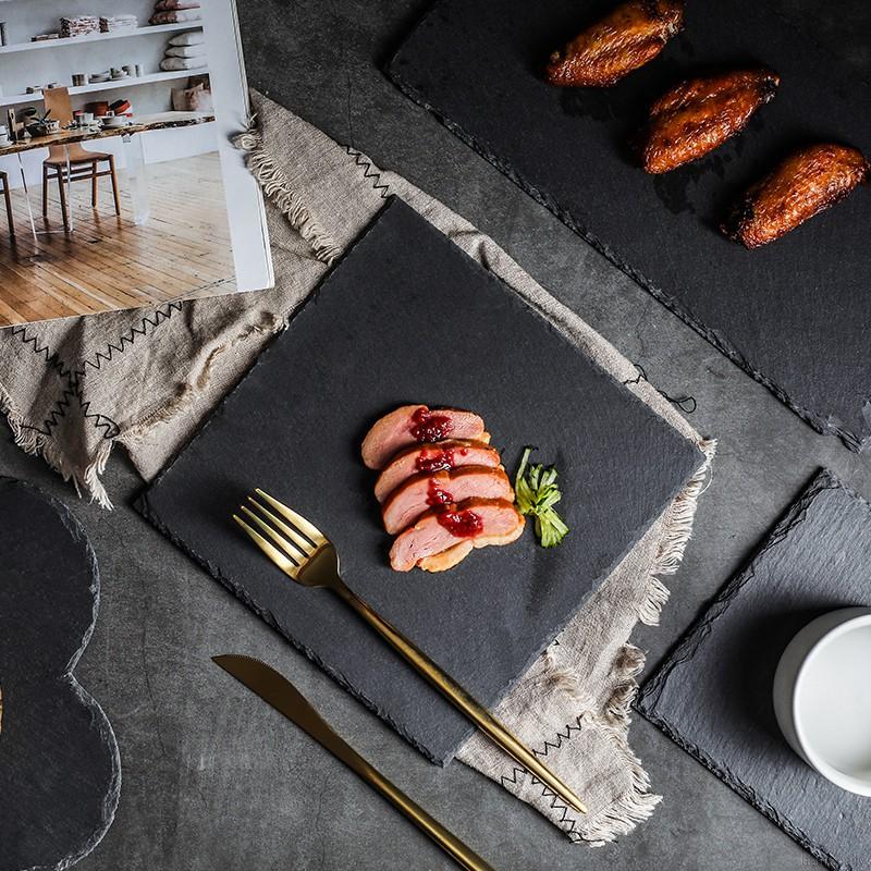 Khay trưng bày món sushi/thịt bò bằng đá phiến tự nhiên màu đen dùng trong nhà hàng