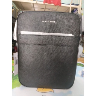 Túi đeo chéo nam Michael Kors