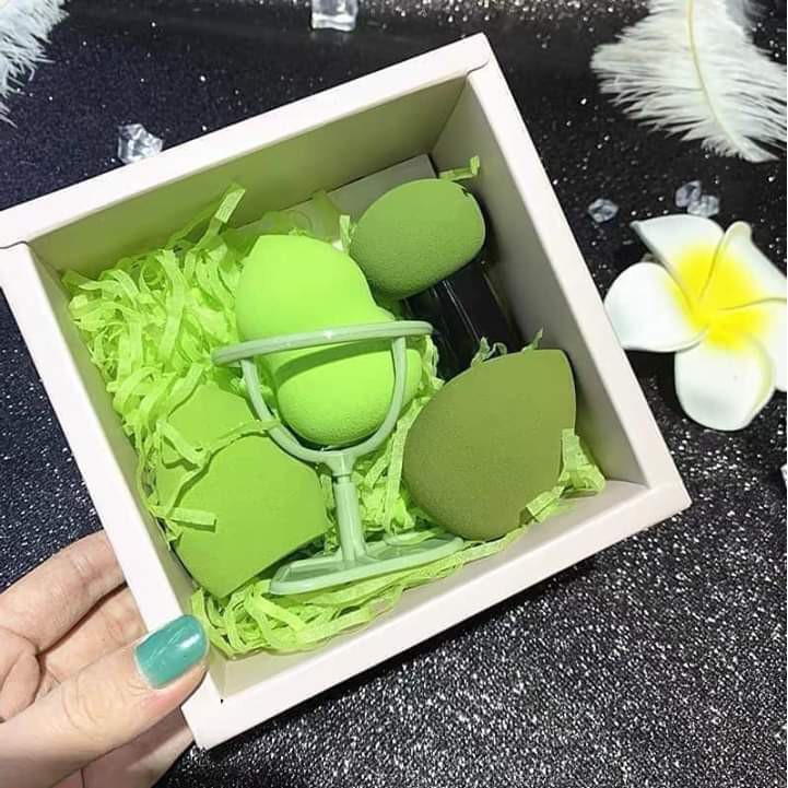 Set 4 Bông Mút Trang Điểm Hình Trái Bơ kèm giá đỡ cực xinh - Nhà Mỵ Shop