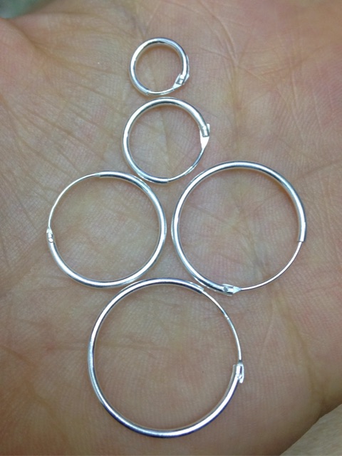 Khuyên tai tròn bạc ta