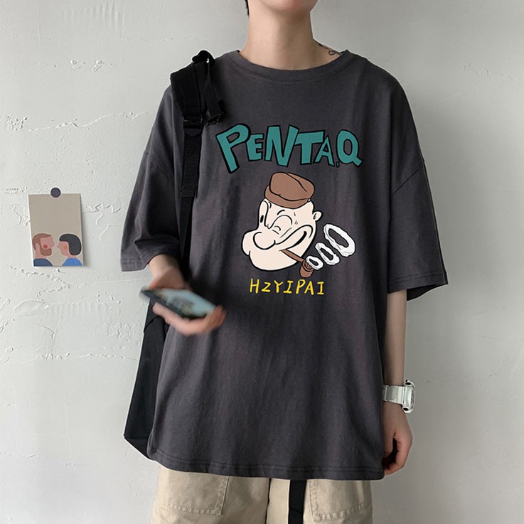 Áo T-shirt Nam Mới In Hình Thủy Thủ Popeye Phối Chữ  PENTAQ Kiểu Dáng Trẻ Trung Cá Tính Zenkocs3 MEN TOP 212V1 màu xám