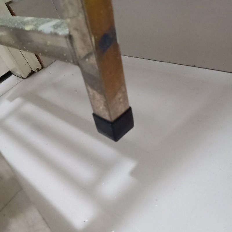 Cao su vuông bọc chân thang inox.