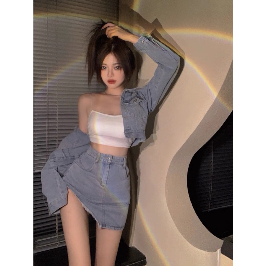 Set jean gồm áo khoác croptop tay dài + chân váy xẻ 1 bên gợi cảm 2022