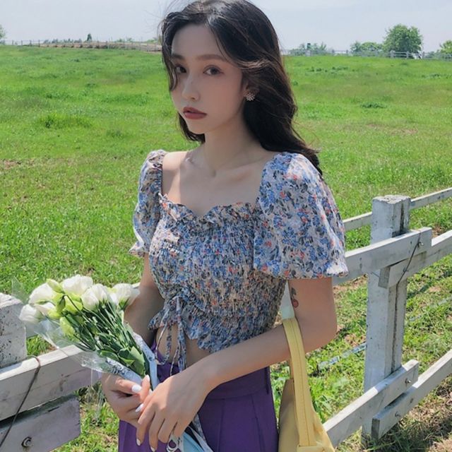 [LEMON_STYLE]] Áo croptop họa tiết hoa nhí tay phồng cho nữ