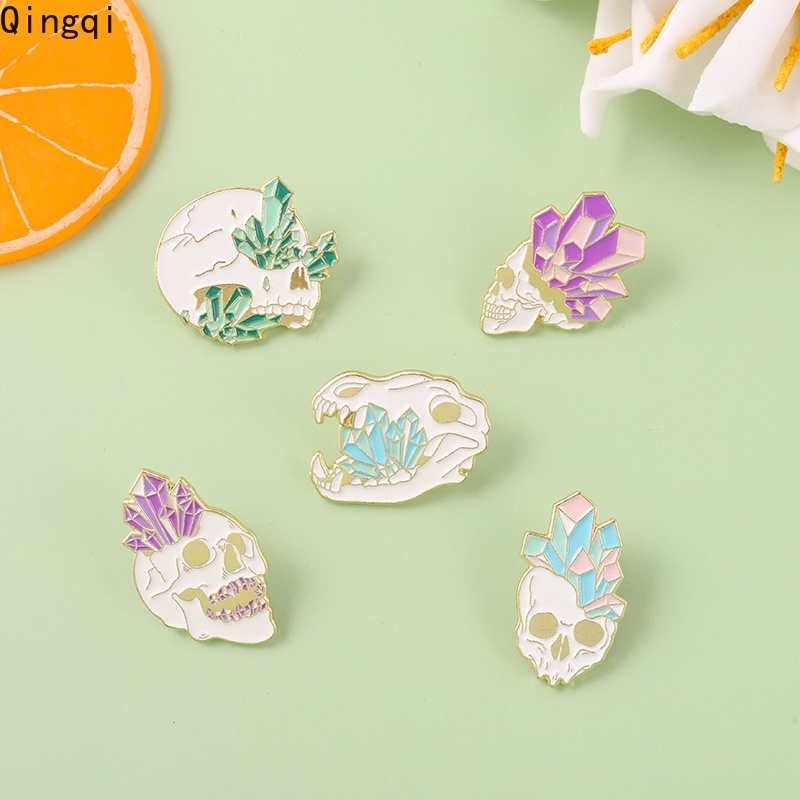 Trâm cài áo Miss Zoe hình đầu lâu hoạt hình đính pha lê nhiều màu phong cách gothic punk dùng làm quà tặng cho bạn bè