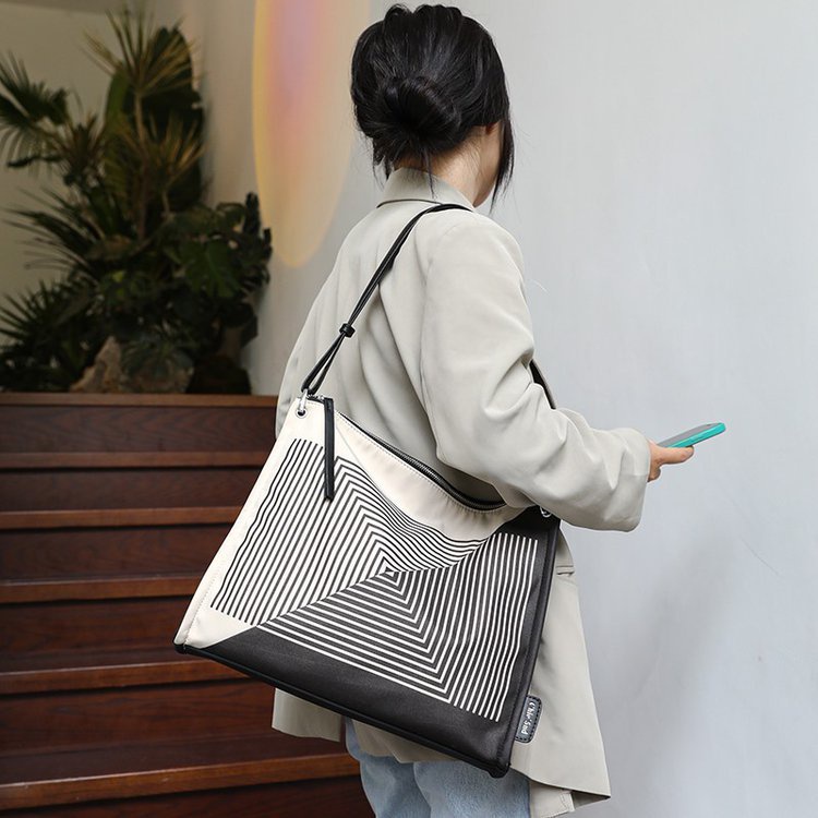 Túi đeo chéo vai bằng vải nylon thời trang dành cho nữ 2021