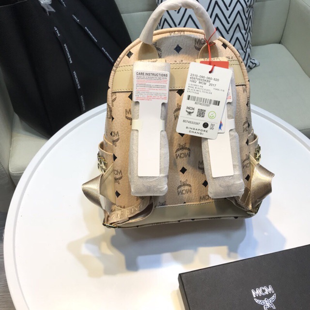 Balom màu kem size trung kèm móc khoá chó