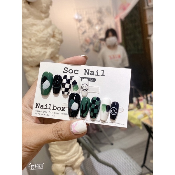 Nail box vẽ xanh trắng đen