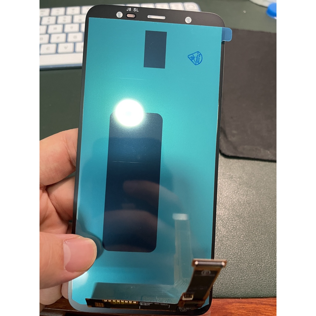 Màn hình samsung J8 2018, J810 oled tặng kèm bộ sửa và keo dán b7000