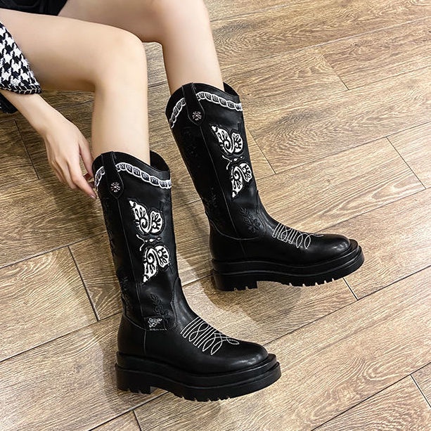 Giày bốt cao bồi đế dày vừa miệng chữ V thêu họa tiết phong cách Âu Mỹ 2021 | BigBuy360 - bigbuy360.vn