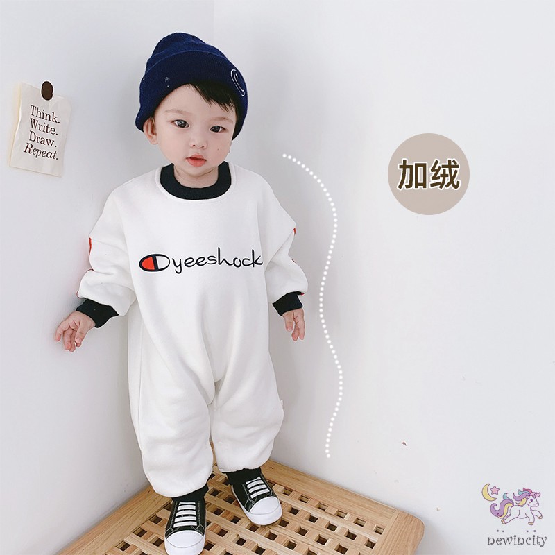 Áo liền quần lớp lót nhung ấm áp in chữ cá tính cho bé