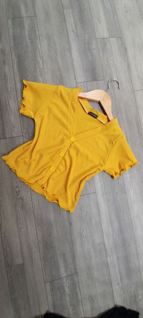 Áo Croptop Đính 3 Nút