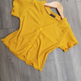 Áo Croptop Đính 3 Nút