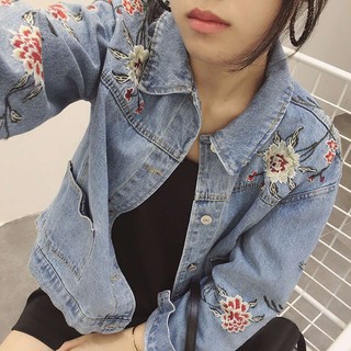 Áo khoác jean form rộng thêu hoa