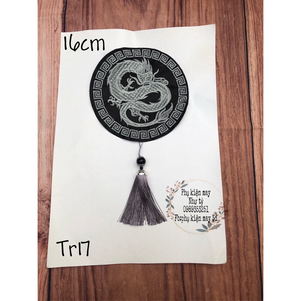 tấm tròn thêu rồng đen 16cm kèm dây treo