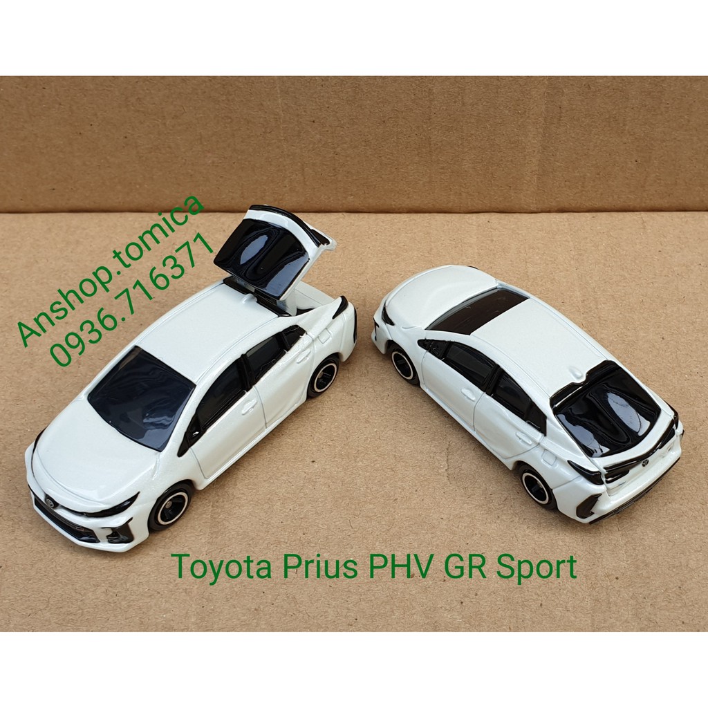 Mô hình xe Toyota màu trắng mở được cốp sau tomica Nhật Bản No76
