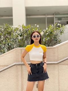 Áo croptop thêu chữ
