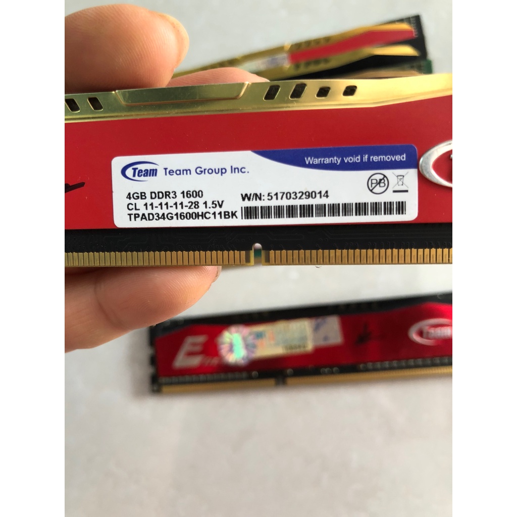 Ram Team 4G DDR3 bus 1600 có tản nhiệt . Hàng qua sử dụng, bảo hành 1 tháng.