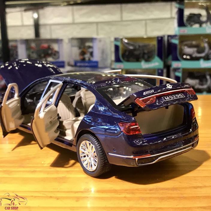 Xe mô hình ô tô siêu xe BMW 760Li hãng XLG tỉ lệ 1:24 màu xanh