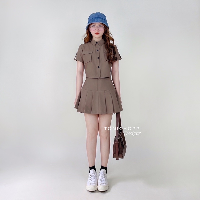 Set áo sơmi tay ngắn và chân váy xếp ly to - ToniChoppi