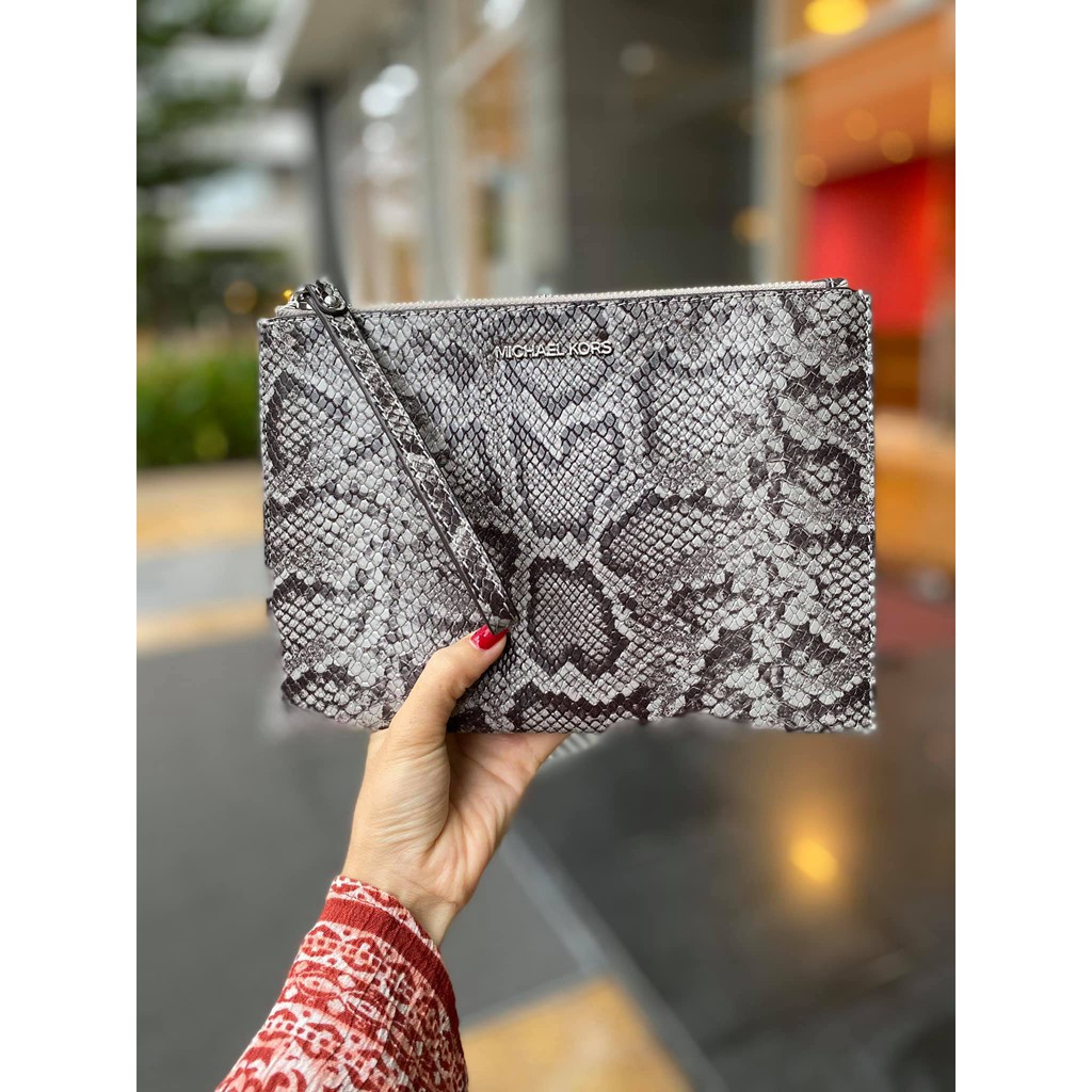 Túi xách cầm tay nữ Clutch Michael Kors