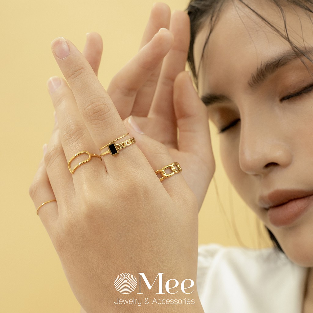 Nhẫn nữ MEE xích vintage mặt đá đen, mạ vàng 18k - R3510