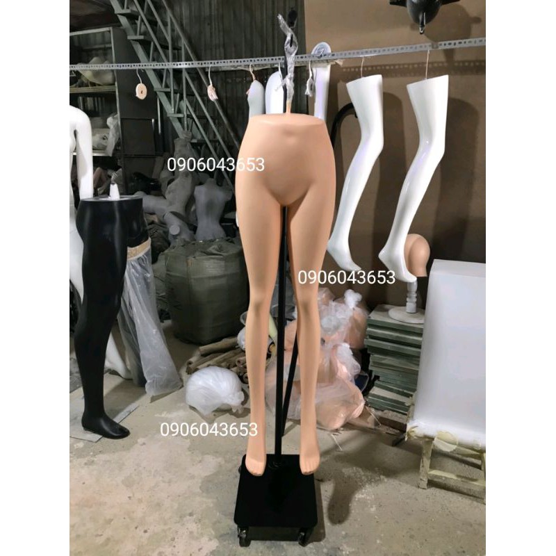 manocanh chân quần nữ (dạng treo, đế bánh xe)