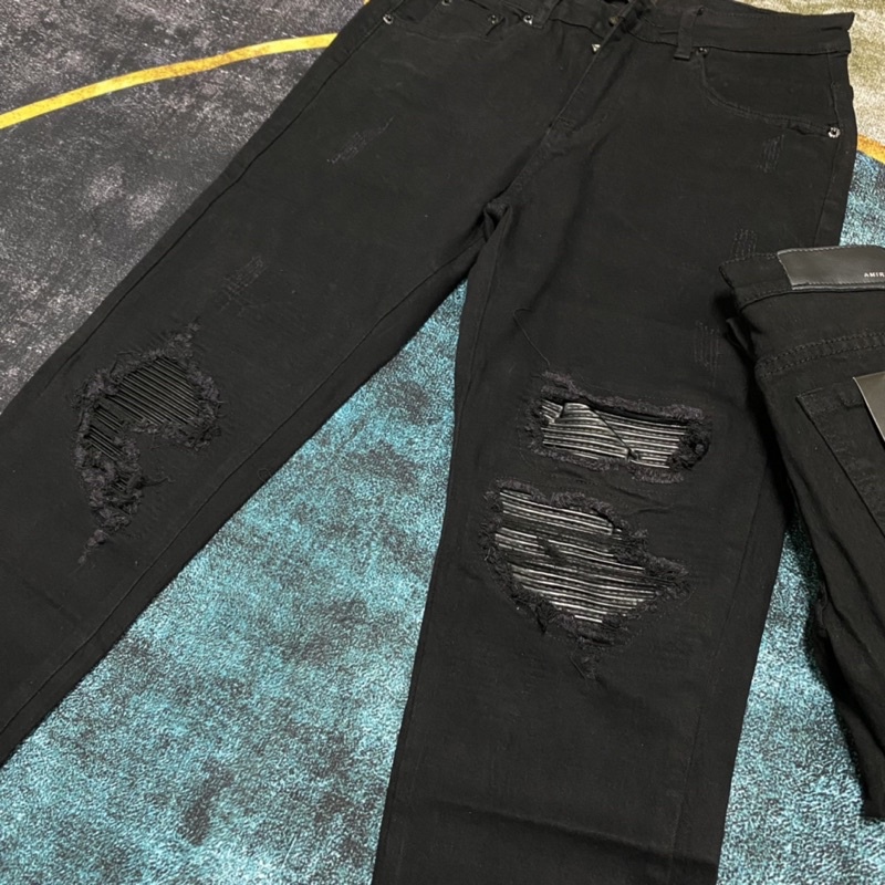 Quần jean vá da nhăn đen phối khoázip,quần bò phối khoá zip dọc ống chân hoạ tiết vá da nhăn đen khâu viền