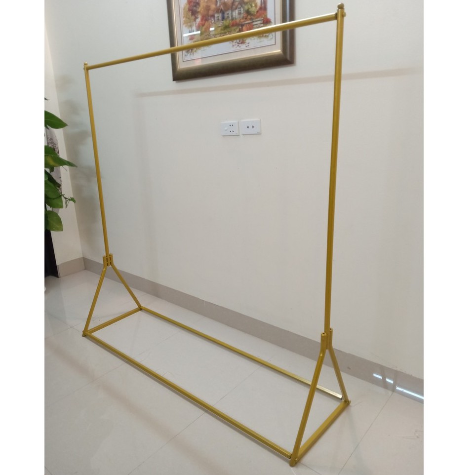 giá treo quần áo màu vàng dành cho shop thời trang-sơn tĩnh điện