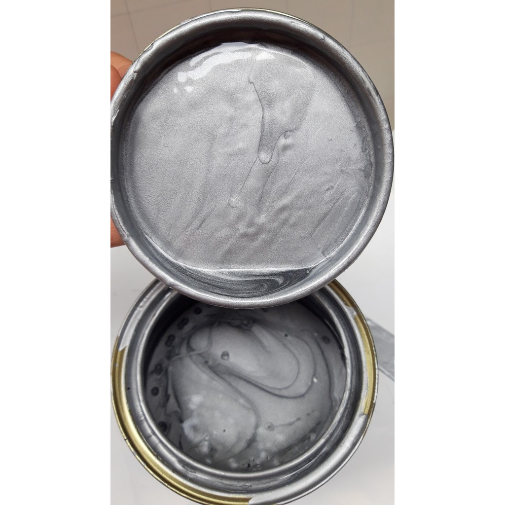 1 lạng màu bạc nhuyễn mịn sơn lốc máy hon da cho xe như mới, bền đẹp với mọi loại hình thời tiết