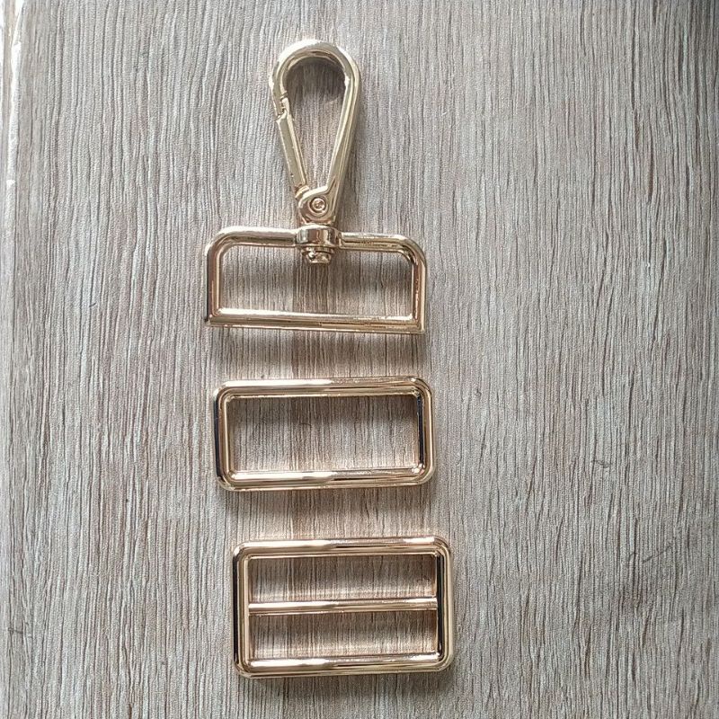 Móc Cua và tăng giảm, vuông 3.8cm, màu vàng