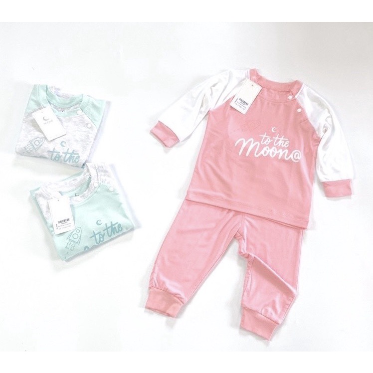 [CHÍNH HÃNG] Bộ dài tay raglan họa tiết chữ to the moon chất petit mềm mại trẻ em Moon