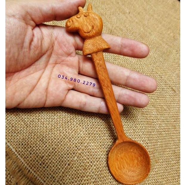 Muỗng gỗ thìa gỗ điêu khắc hình heo Peppa cho bé xúc ăn