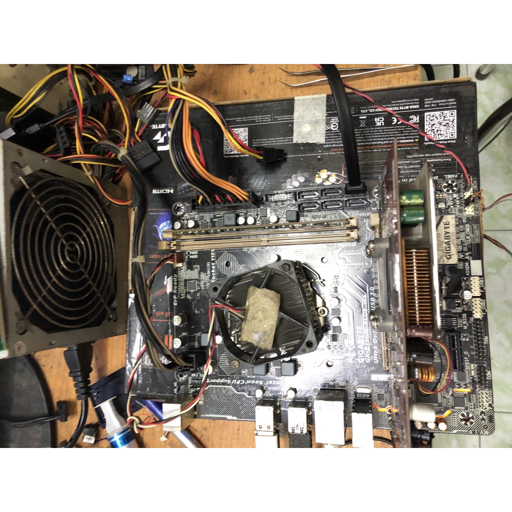 Combo Xeon E3-1225V6 + mainboard X150 gigabyte like new 99%