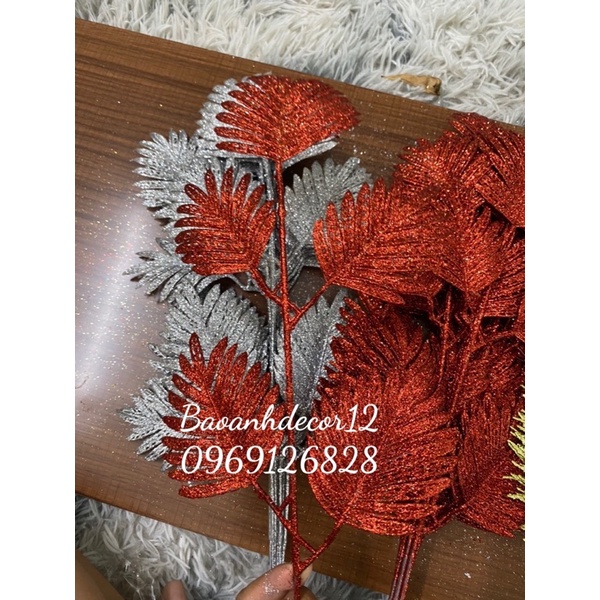 Cành lá cọ 5 nhánh và cành công 5 nhánh Kim Tuyến trang trí giỏ quà tháp bánh tết