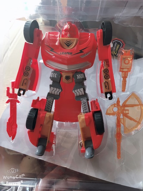 Robot biến hình siêu xe